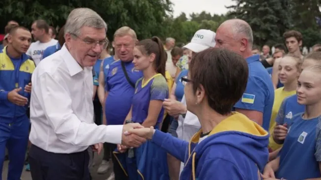 Thomas Bach en su visita a Kiev
