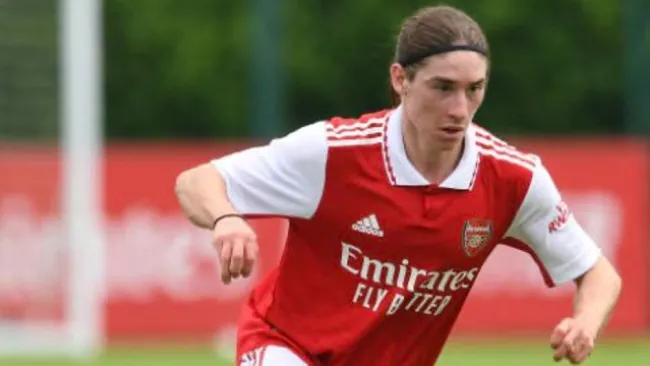 Video: Marcelo Flores realizó jugada que casi termina gol en juego del Arsenal