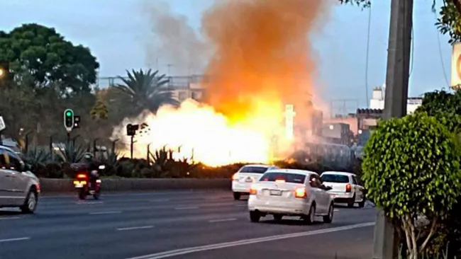 Corto circuito provocó incendio en torre de suminitro eléctrico