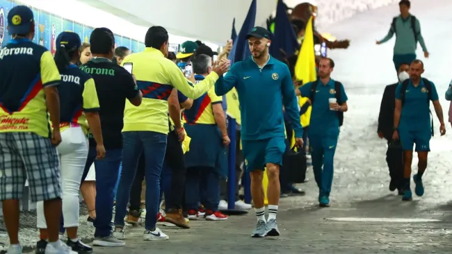 Henry Martín y la afición del América