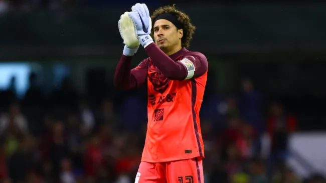 Memo Ochoa en un partido de América