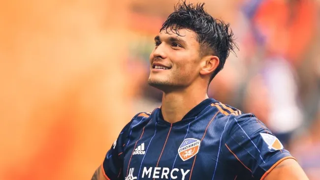 Brandon Vázquez durante un partido con Cincinnati