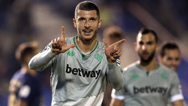 Guido Rodríguez festeja un gol con Betis 