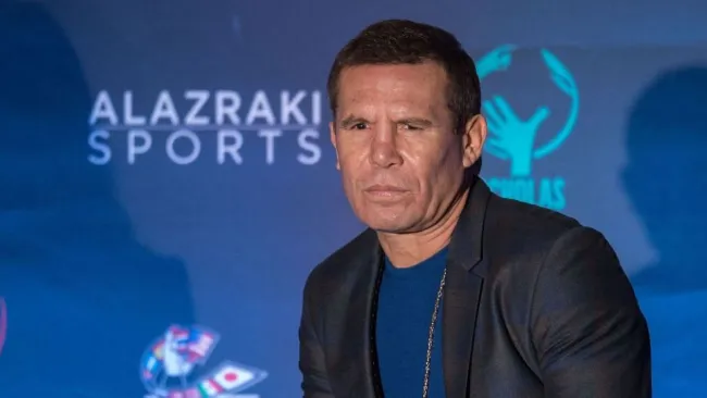 Julio César Chávez durante un evento