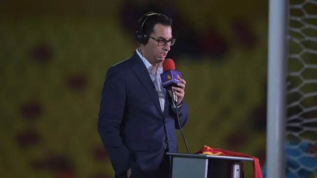 Álvaro López Sordo en la transmisión de un partido