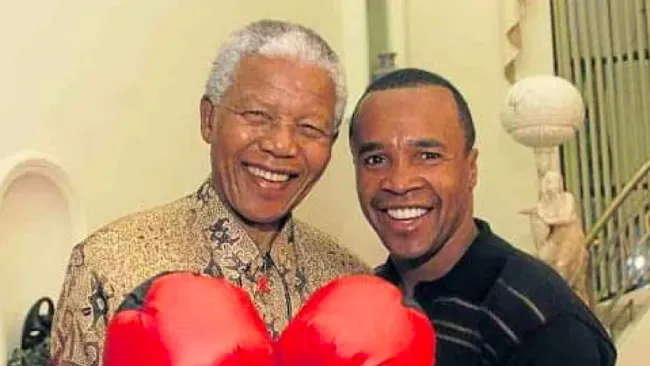 Roban cinturón de box regalado por Ray Leonard a Nelson Mandela 