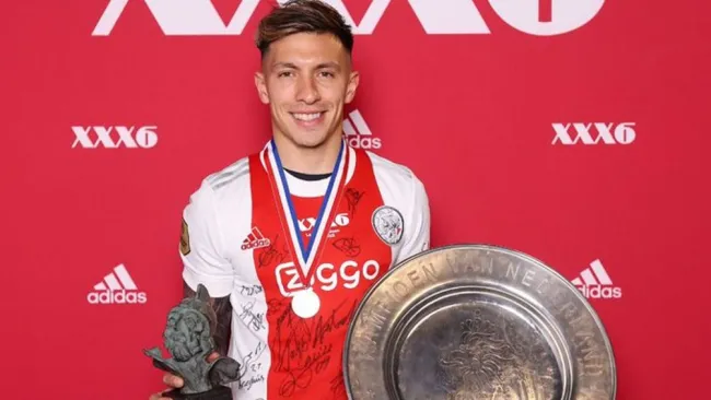 Lisandro Martínez reconocido por el Ajax