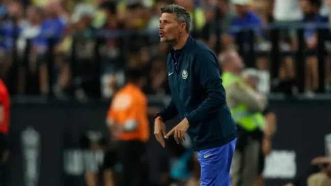 Tano Ortiz dirige las acciones de sus pupilos