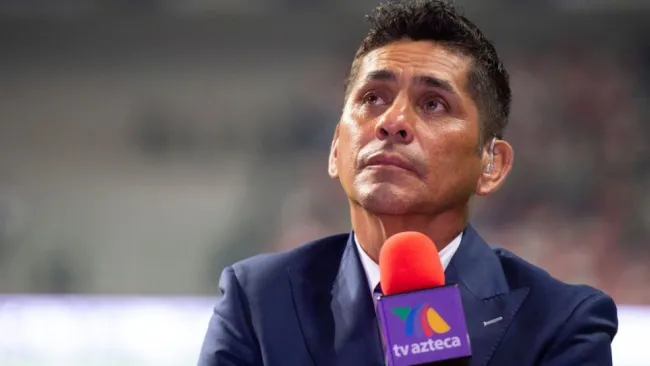 Jorge Campos durante una transmisión de TV Azteca