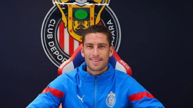 Santiago Ormeño lamentó que critiquen su doble nacionalidad 