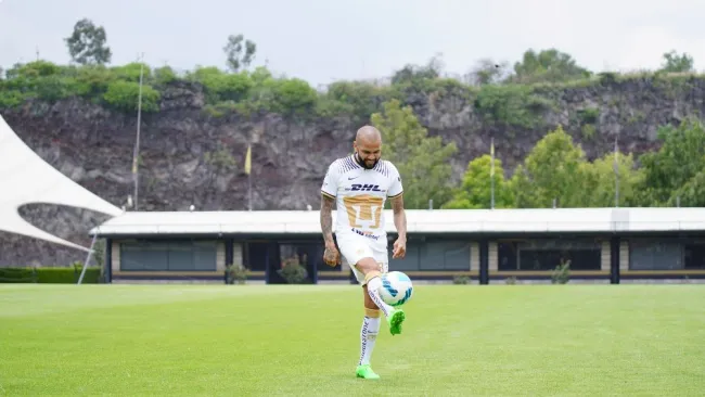El posible debut de Dani Alves con Pumas si irá por TV abierta