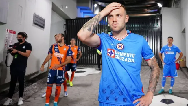 Rodolfo Rotondi previo a un partido de Cruz Azul