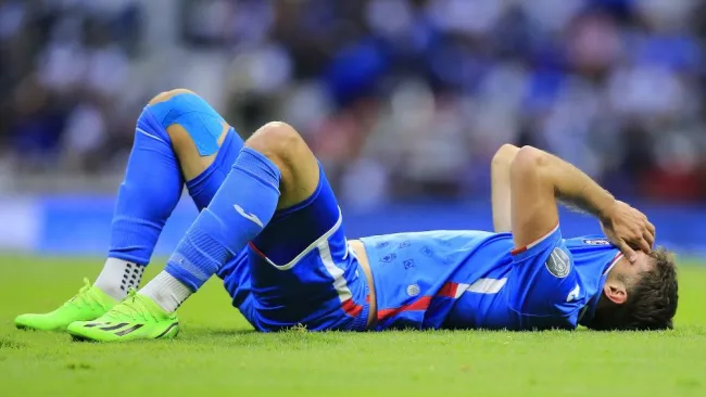 Santiago Giménez en lamento