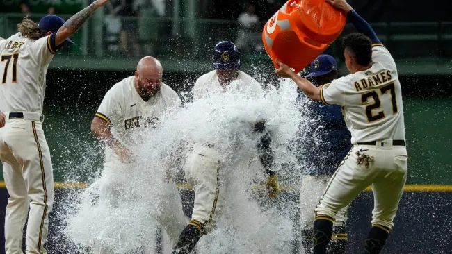 Luis Urías: Cuadrangular y elevado de la victoria para el mexicano ante Twins