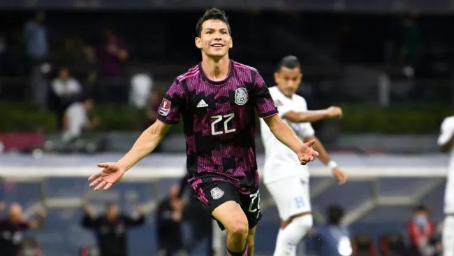 Chucky Lozano festejando un gol