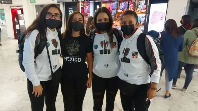 Jugadoras mexicanas de futbol americano rumbo al Mundial en Finlandia