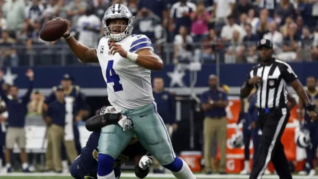 Dak Prescott durante un partido