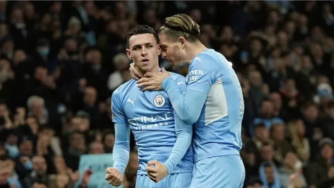 Foden junto a Jack Grealish 