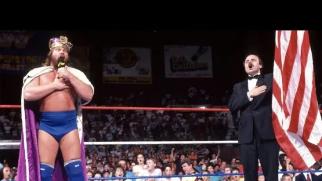 Hacksaw al término de una pelea