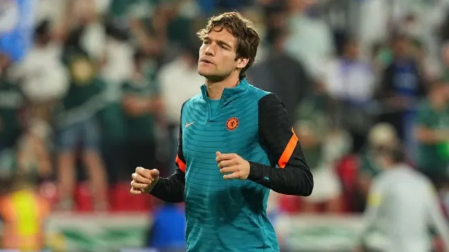 Marcos Alonso previo a un partido del Chelsea