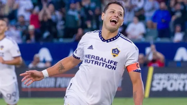 Chicharito Hernández celebra con el LA Galaxy