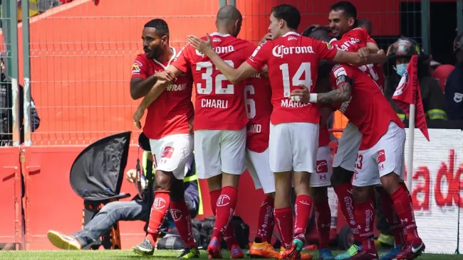 Toluca celebrando un gol
