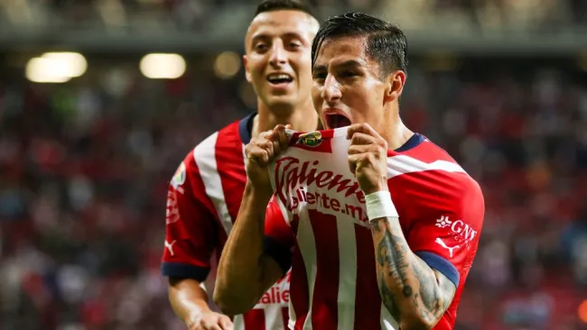 Cisneros celebra con Chivas en el Clásico Tapatío