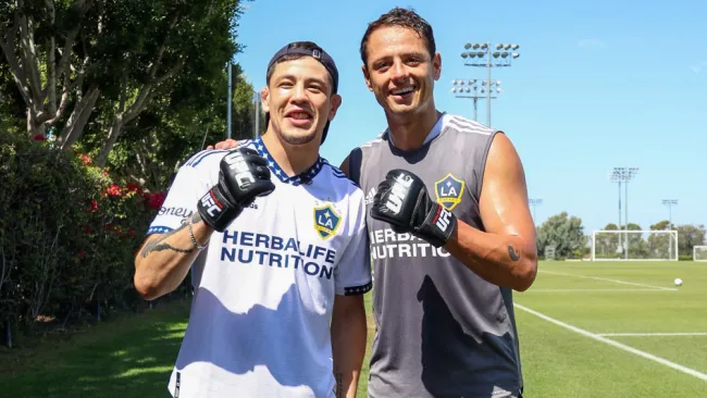 Brandon Moreno y Chicharito Hernández convivieron en el entrenamiento de LA Galaxy