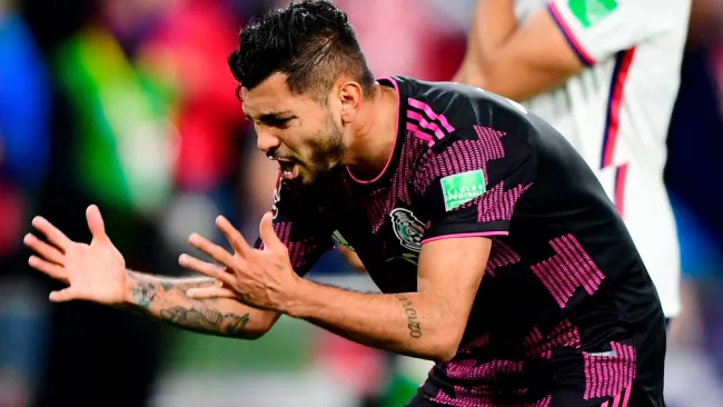 Tecatito se molesta tras una acción