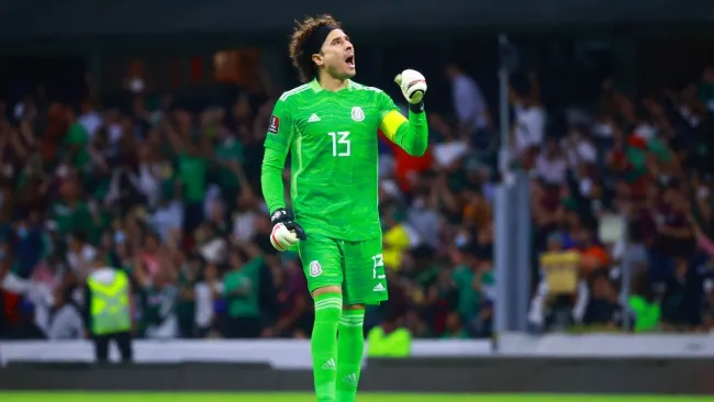 Iker Casillas 'envidia' a Memo Ochoa