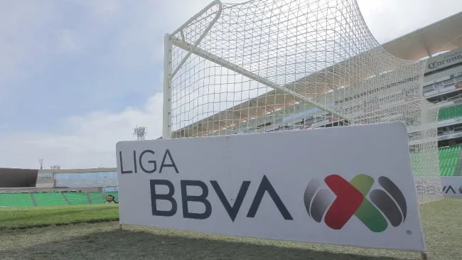 Letrero de la Liga MX en el TSM