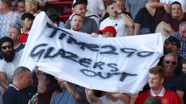 Aficionados del Manchester United protestan por malos resultados