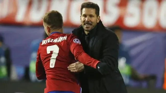 Simeone y Griezmann en festejo de gol
