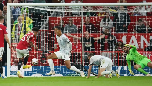 Manchester United cortó racha de ocho juegos sin vencer a Liverpool