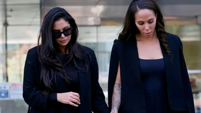 Vanessa Bryant acompañada de una amiga