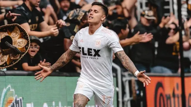 Brian Rodríguez festejando un gol