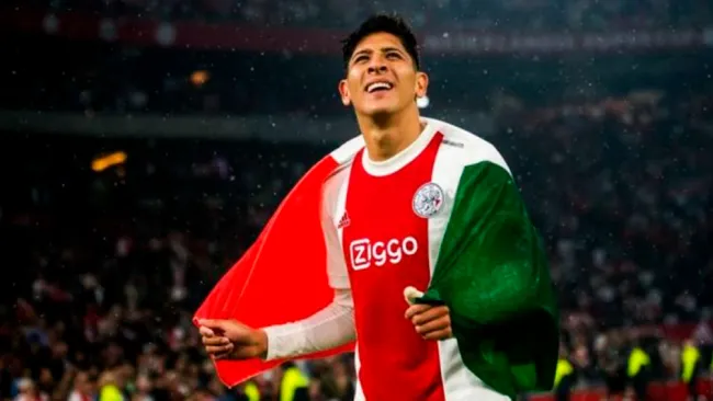 Edson Álvarez con la bandera mexicana en título del Ajax