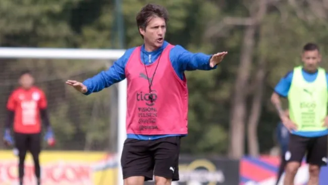 Guillermo Barros Schelotto durante un entrenamiento de Paraguay