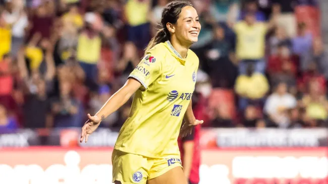 Scarlett Camberos celebra con las Águilas