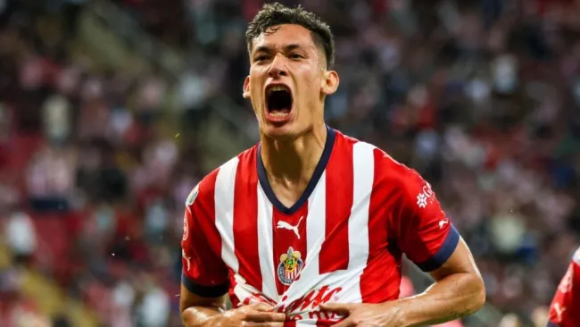 Chiquete Orozco festejando un gol