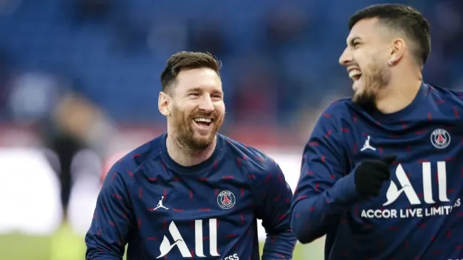 Lionel Messi se despidió de Leandro Paredes