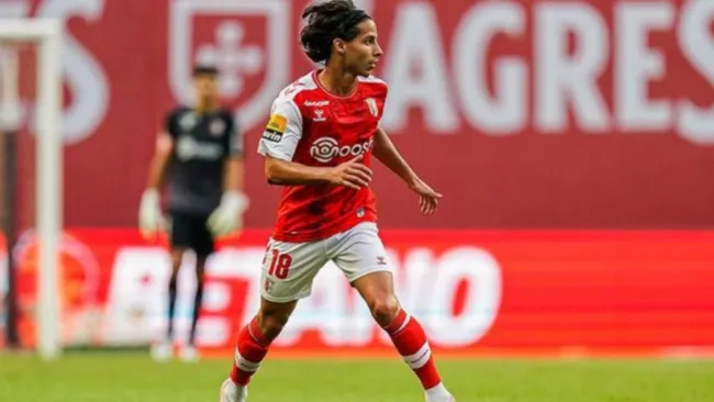 Lainez ingresó cerca del final del partido