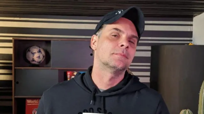 Christian Martinoli posando para una foto