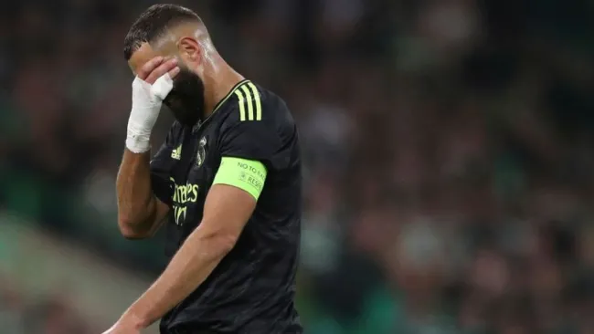 Karim Benzema tras lesionarse