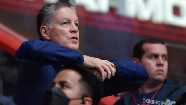 Ricardo Peláez durante un partido de Chivas