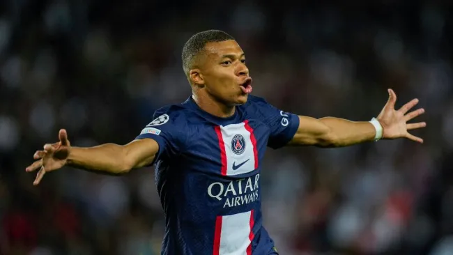Mbappé logró doblete con el PSG