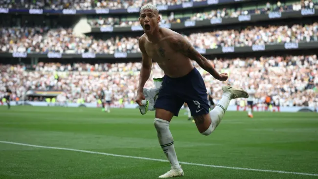 Richarlison en festejo de gol
