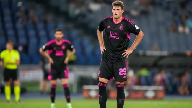 Santiago Giménez con Feyenoord en la Europa League ante Lazio 