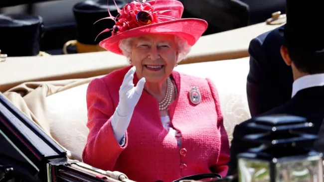 El COI reconoció a Isabel II por su cooperación al deporte 