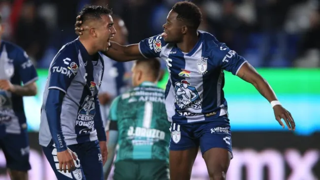 Érick Sánchez en festejo con Avilés